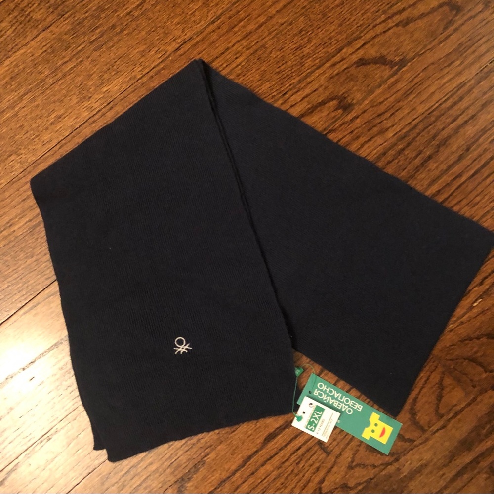 ♥️3/$20♥️NWT Benetton Dark Navy Kids Scarf